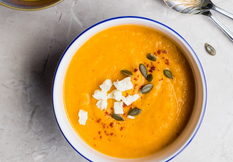 Carrot soup with red lentils