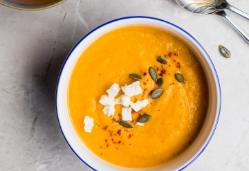 Carrot soup with red lentils